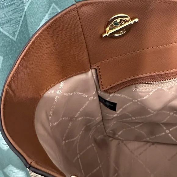 Michael Kors Jet Set Travel large chain shoulder tote bag - Picture 11 of 14